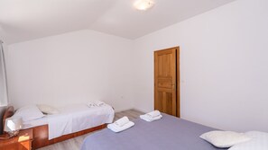 2 bedrooms, iron/ironing board, free WiFi, bed sheets