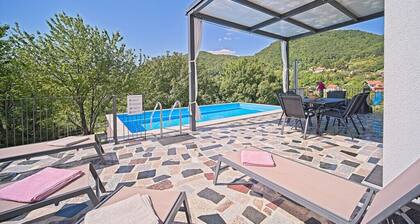 Holiday Home Lipa by Villas Guide