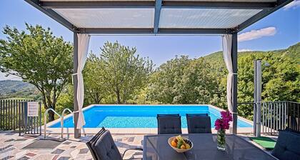 Holiday Home Lipa by Villas Guide