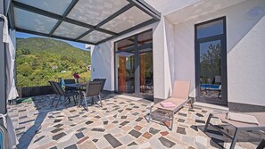 屋外ダイニングエリア