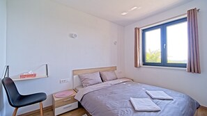 4 室のベッドルーム、アイロン / アイロン台、WiFi (無料)、ベッドシーツ