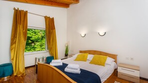 6 bedrooms, iron/ironing board, free WiFi, bed sheets - Villa Nino with view - Lovran by Villas Guide (Liganj)