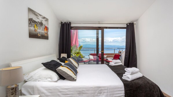 6 bedrooms, iron/ironing board, free WiFi, bed sheets