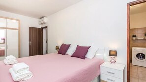 6 Schlafzimmer, Bügeleisen/Bügelbrett, kostenloses WLAN, Bettwäsche