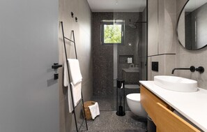 Dusche, Haartrockner, Handtücher