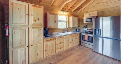 Pet-Friendly Hideaway 13 Mi to Leakey