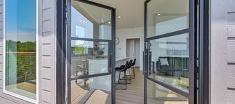 Hot Tub & Valley Views: Hidden Gem in Texas