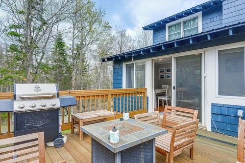 2 Mi to Mt Snow: Cozy Family Alpine Retreat!