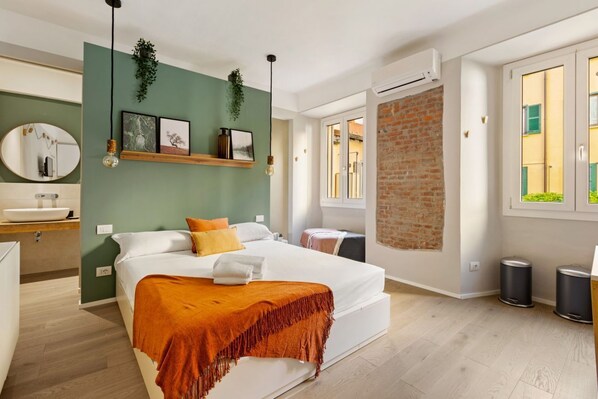 7 bedrooms, iron/ironing board, WiFi
