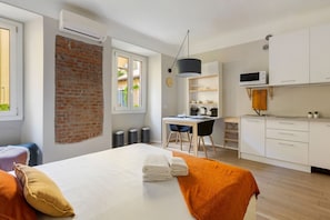 7 Schlafzimmer, Bügeleisen/Bügelbrett, WLAN