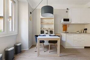 Fridge, microwave