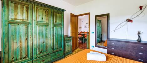 2 makuuhuonetta, silitysrauta/-lauta, Wi-Fi, vuodevaatteet