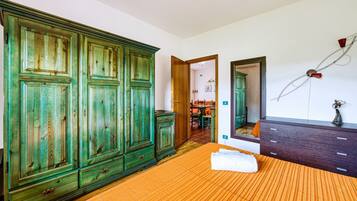 2 Schlafzimmer, Schreibtisch, Bügeleisen/Bügelbrett, WLAN