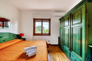 2 habitaciones, escritorio, tabla de planchar con plancha y wifi 