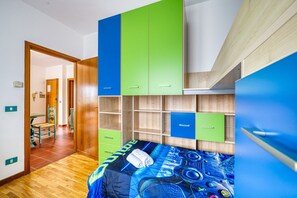 2 室のベッドルーム、アイロン / アイロン台、WiFi、ベッドシーツ