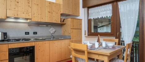 ميكروويف، فرن، موقد طهي مسطح، غسالة أطباق