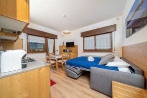 1 غرفة نوم ومكواة/لوح كي وواي فاي وملاءات أسرّة