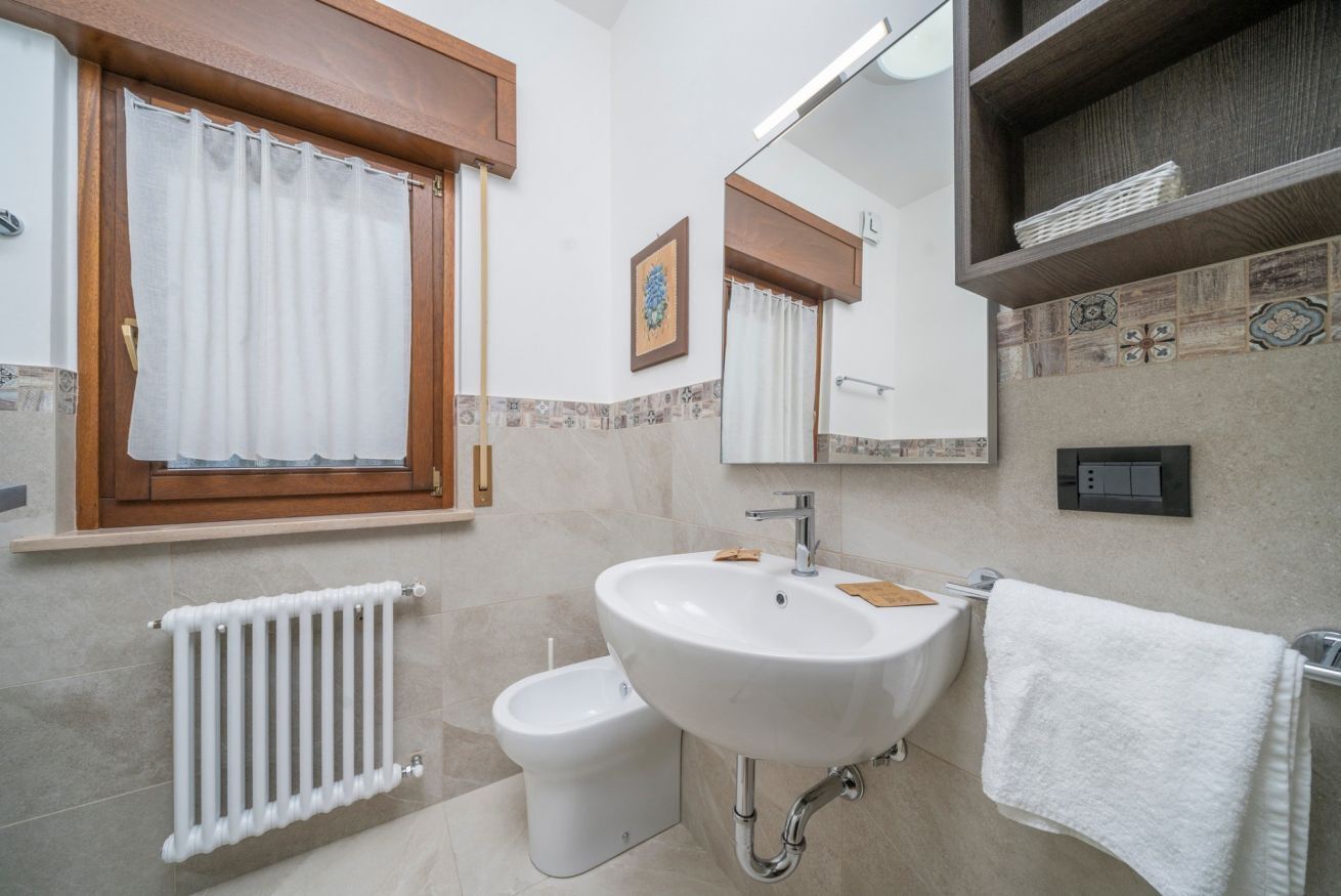 Dusche, Haartrockner, Bidet, Handtücher