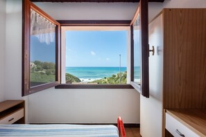 3 quartos, acesso à internet, roupa de cama