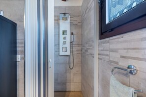 Shower, hair dryer, bidet, towels - GuestHost - Sea's Peace (Torre dei Corsari)