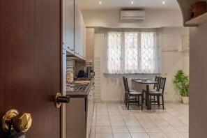 Fogão, cooktop, lava-louças, torradeira