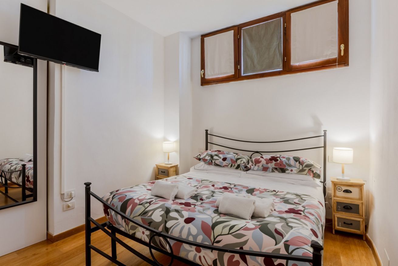 1 dormitorio, tabla de planchar con plancha, wifi y ropa de cama