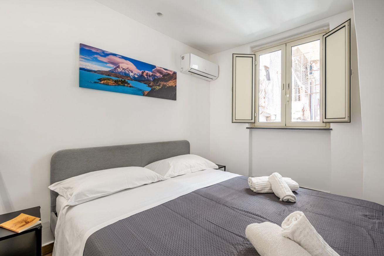 1 slaapkamer, een strijkplank/strijkijzer, beddengoed