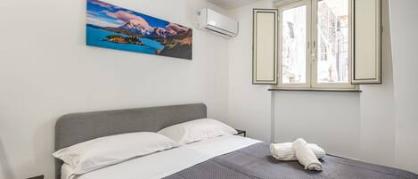 1 chambre, fer et planche Ă repasser, literie fournie