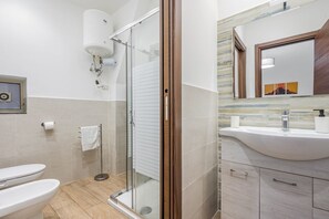 Een douche, een haardroger, een bidet