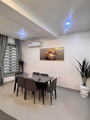 Dining - Spacious studio 4-bedroom apartment in the eyebrow area of Gilmore Jahi, Abuja (Gwarinpa)