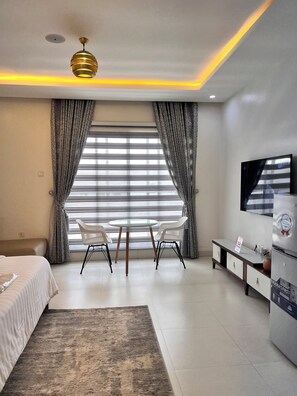 4 bedrooms, iron/ironing board, WiFi, bed sheets
