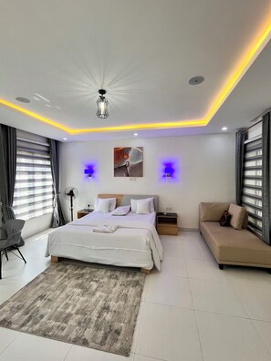 4 bedrooms, iron/ironing board, WiFi, bed sheets