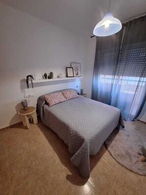 2 chambres, fer et planche à repasser, Wi-Fi, draps fournis