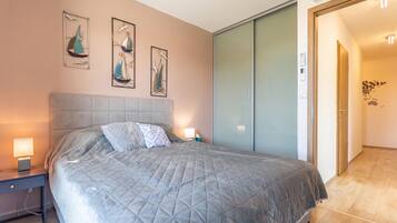 Family Apartment, 2 Bedrooms, Balcony, Lakeside (Sunset Resort 409 With Pool) | 2 bedrooms