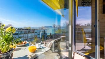 Family Apartment, 2 Bedrooms, Balcony, Lakeside (Sunset Resort 409 With Pool) | Interior