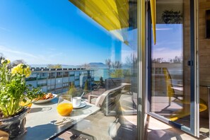 Apartamento familiar, 2 habitaciones, balcón, junto al lago (Sunset Resort 409 With Pool) | Interior