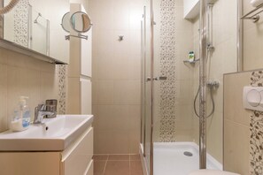 Family Apartment, 2 Bedrooms, Balcony, Lakeside (Sunset Resort 409 With Pool) | Bathroom | Combined shower/tub, hair dryer, towels, soap - Sunset Resort 409 With Pool (Fonyod)