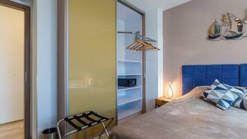 Family Apartment, 2 Bedrooms, Balcony, Lakeside (Sunset Resort 409 With Pool) | 2 bedrooms, iron/ironing board, free WiFi, bed sheets