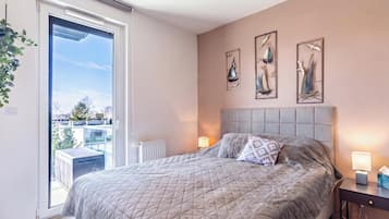 Family Apartment, 2 Bedrooms, Balcony, Lakeside (Sunset Resort 409 With Pool) | 2 bedrooms