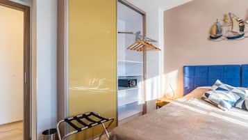 Family Apartment, 2 Bedrooms, Balcony, Lakeside (Sunset Resort 409 With Pool) | 2 bedrooms
