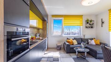 Family Apartment, 2 Bedrooms, Balcony, Lakeside (Sunset Resort 409 With Pool) | Private kitchen