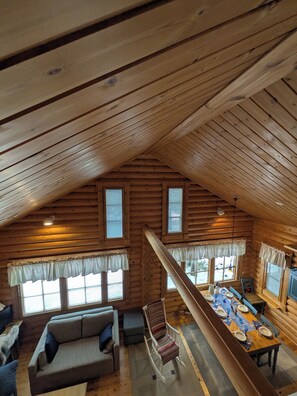 Smart TV, lareira, DVD player, pebolim