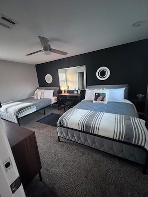 3 bedrooms, iron/ironing board, WiFi, bed sheets