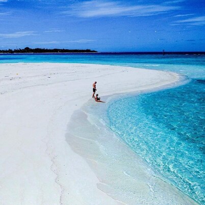 Your Perfect Private Rooms Guesthouse Getaway, Fodhdhoo with WiFi, AC