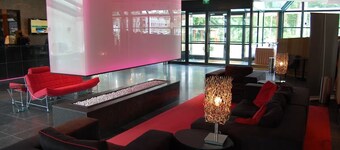 Comfortable Getaway with On-site Dining, Free Parking, and a Quiet Escape