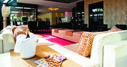 2 Comfortable Stay w/ On-site Dining, Free Parking, and Comfortable Ambiance