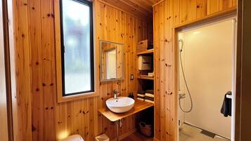 Dusche, Haartrockner, Bidet, Handtücher