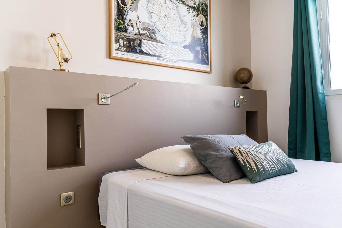 2 bedrooms, in-room safe, desk, iron/ironing board