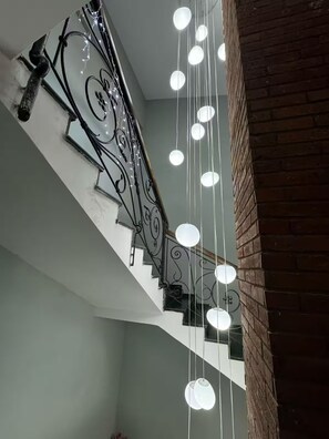 Deluxe Double Room, City View | Living area