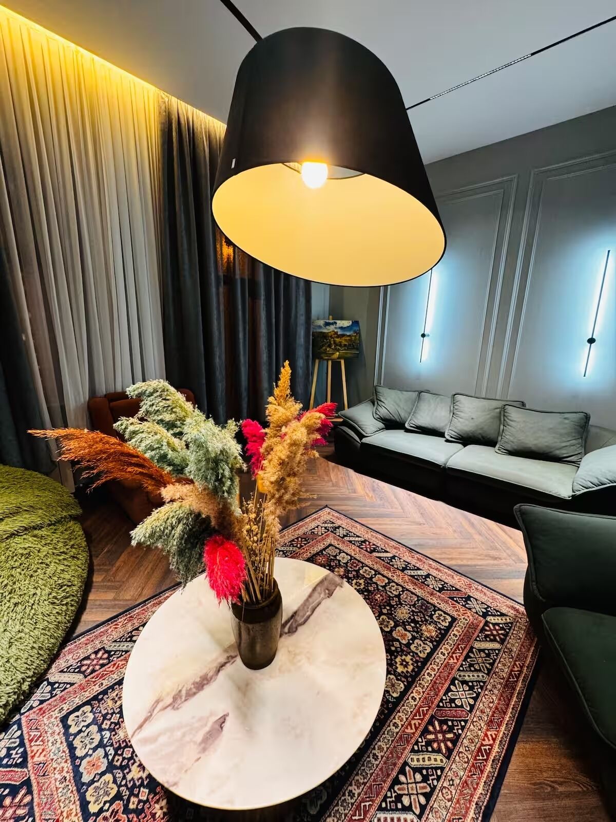 Deluxe Double Room, City View | Living area